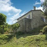 Nyaraló In Near River Montclus