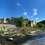 Nyaraló In Near River Montclus