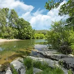In Near River Nyaraló Montclus