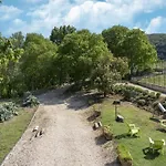 Nyaraló In Near River *